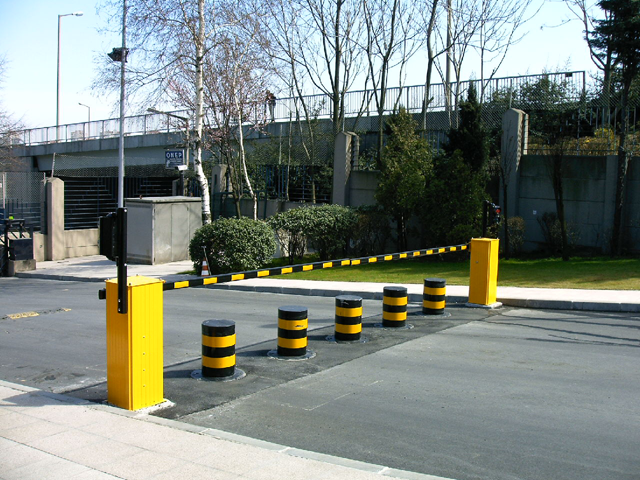 Motorlu yana kayar bahçe kapısı motoru